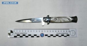 Rissa a un concerto rap a Battipaglia: denunciato un minorenne per coltello e tentate lesioni