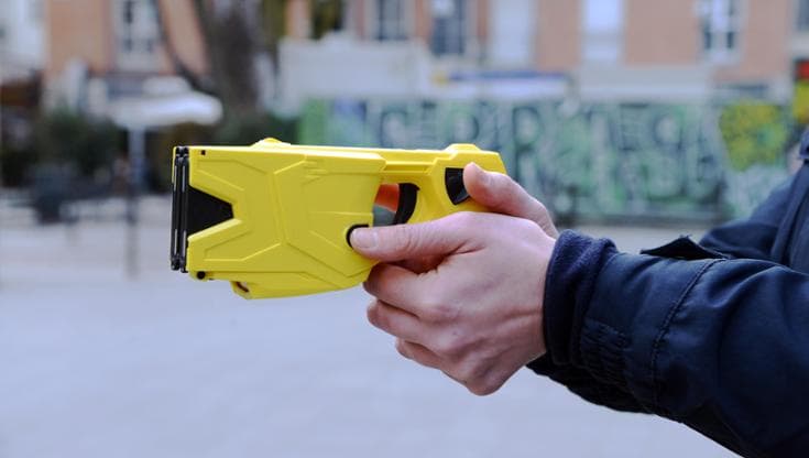 Taser alla polizia locale: al via la sperimentazione operativa per sei mesi