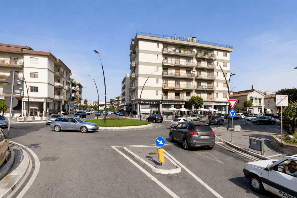 Furti in serie nel pomeriggio a Capaccio Scalo: colpita una palazzina in via Italia ’61