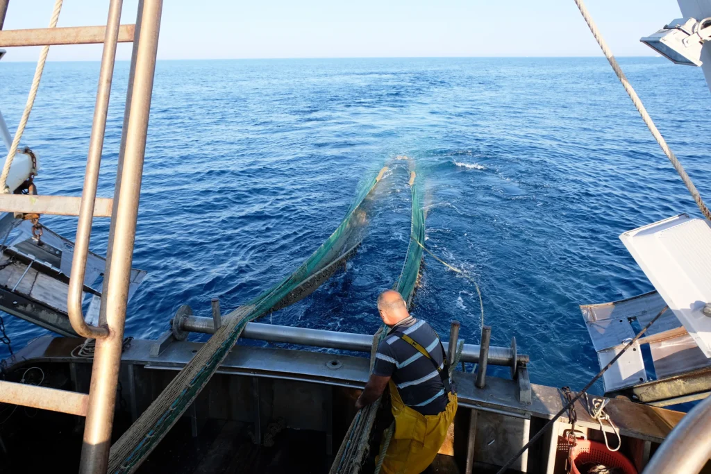 Obbligo di video-controllo sui pescherecci: scatta dal 10 gennaio, ma con periodo di transizione