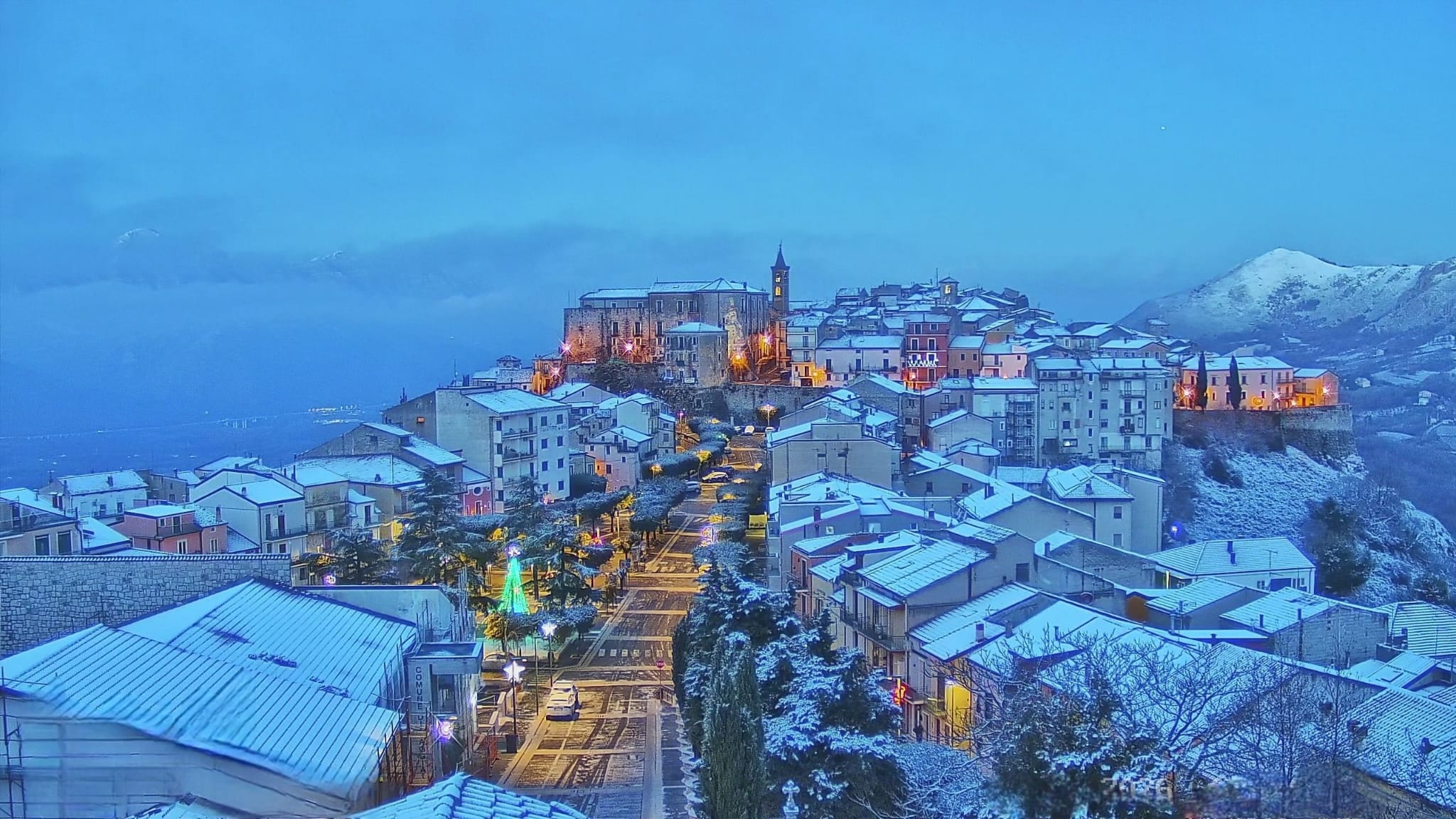 Il Vallo di Diano e il Cilento si svegliano baciate dalla neve: temperature giù e strade ghiacciate