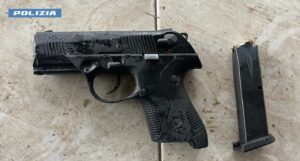 Battipaglia, si ferisce con un colpo di pistola: arrestato 42enne per arma clandestina