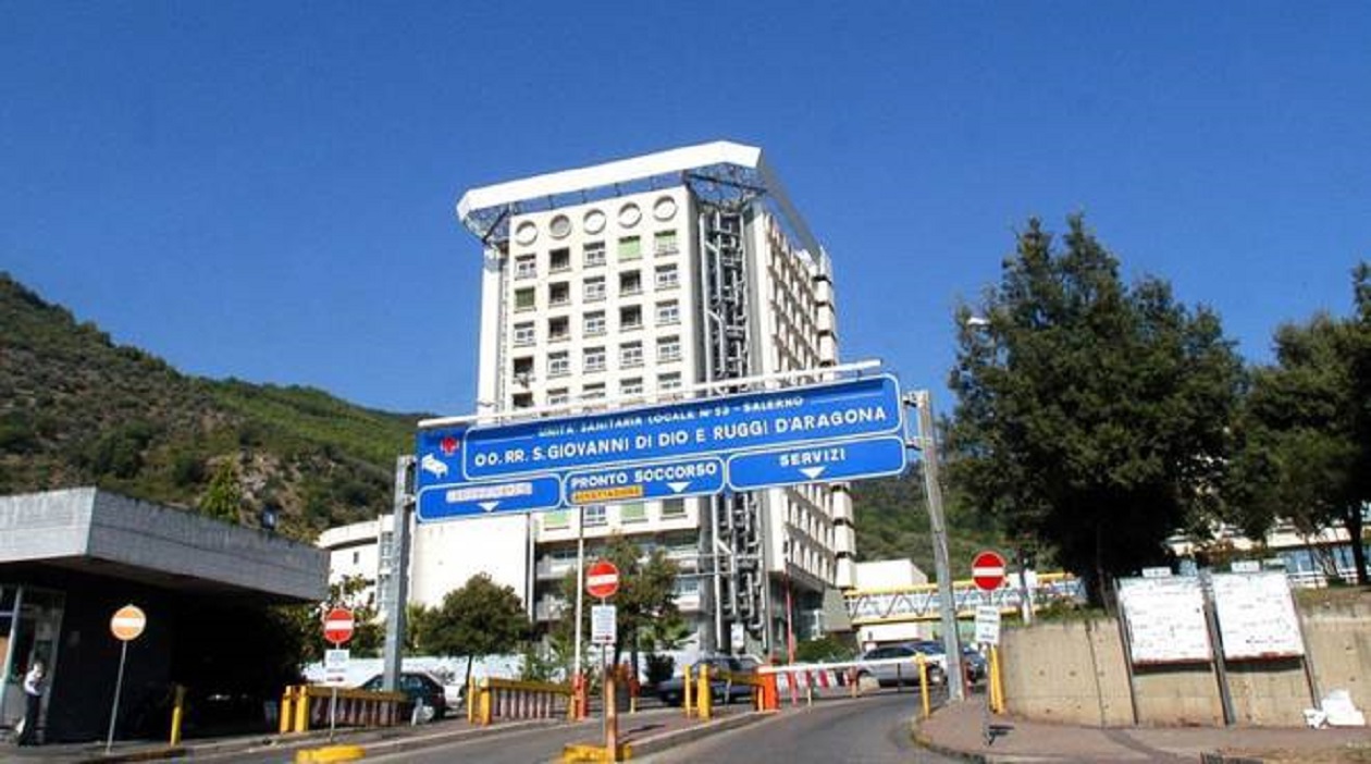 Il Ruggi di Salerno nel caos gestionale, l’allarme del Nursind provinciale: «A rischio cittadini e operatori»