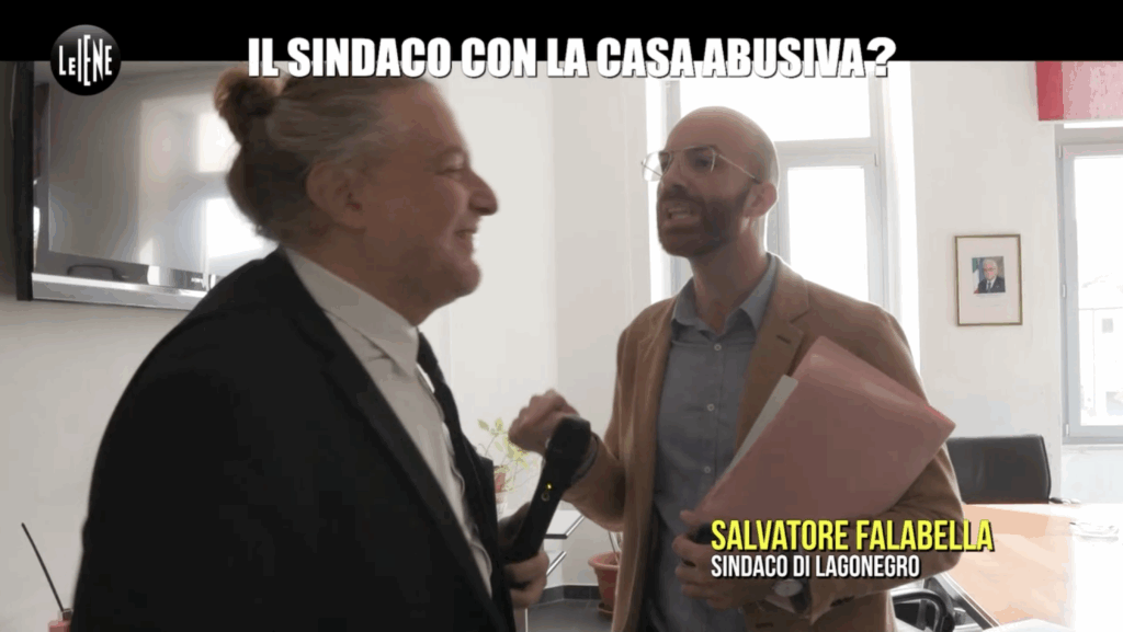 Dopo ‘Le Iene’ il sindaco annuncia la demolizione della casa abusiva: «Dispiace ma scelta di legalità»