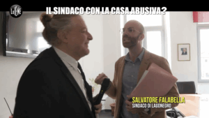 Dopo ‘Le Iene’ il sindaco annuncia la demolizione della casa abusiva: «Dispiace ma scelta di legalità»
