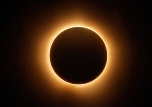 Un anno con gli occhi al cielo: il 2026 tra eclissi, stelle cadenti e spettacolari danze planetarie