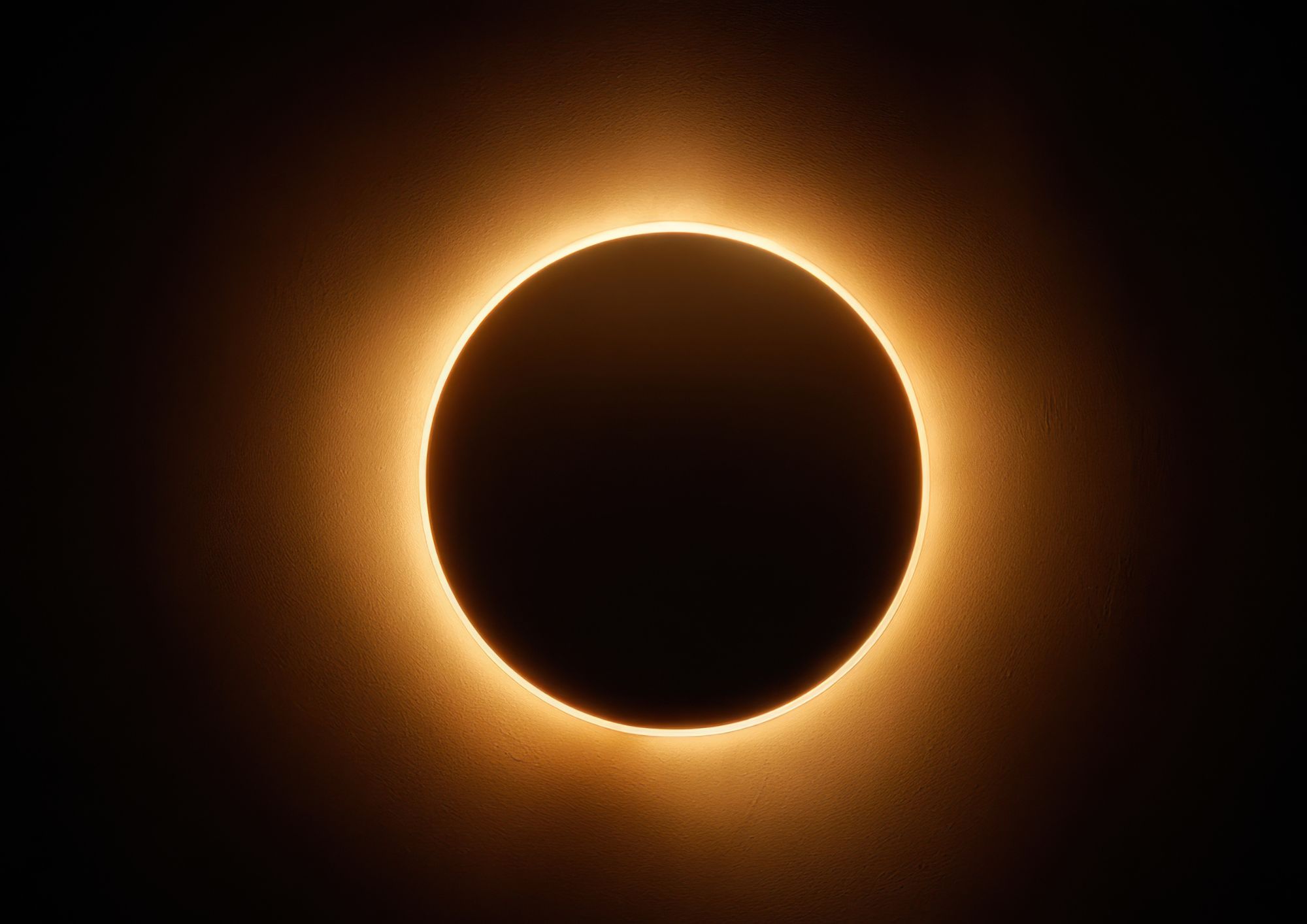 Un anno con gli occhi al cielo: il 2026 tra eclissi, stelle cadenti e spettacolari danze planetarie