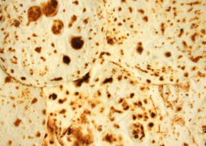 Piadina fatta in casa con tre ingredienti: ricetta semplice per una cena dell’ultimo minuto