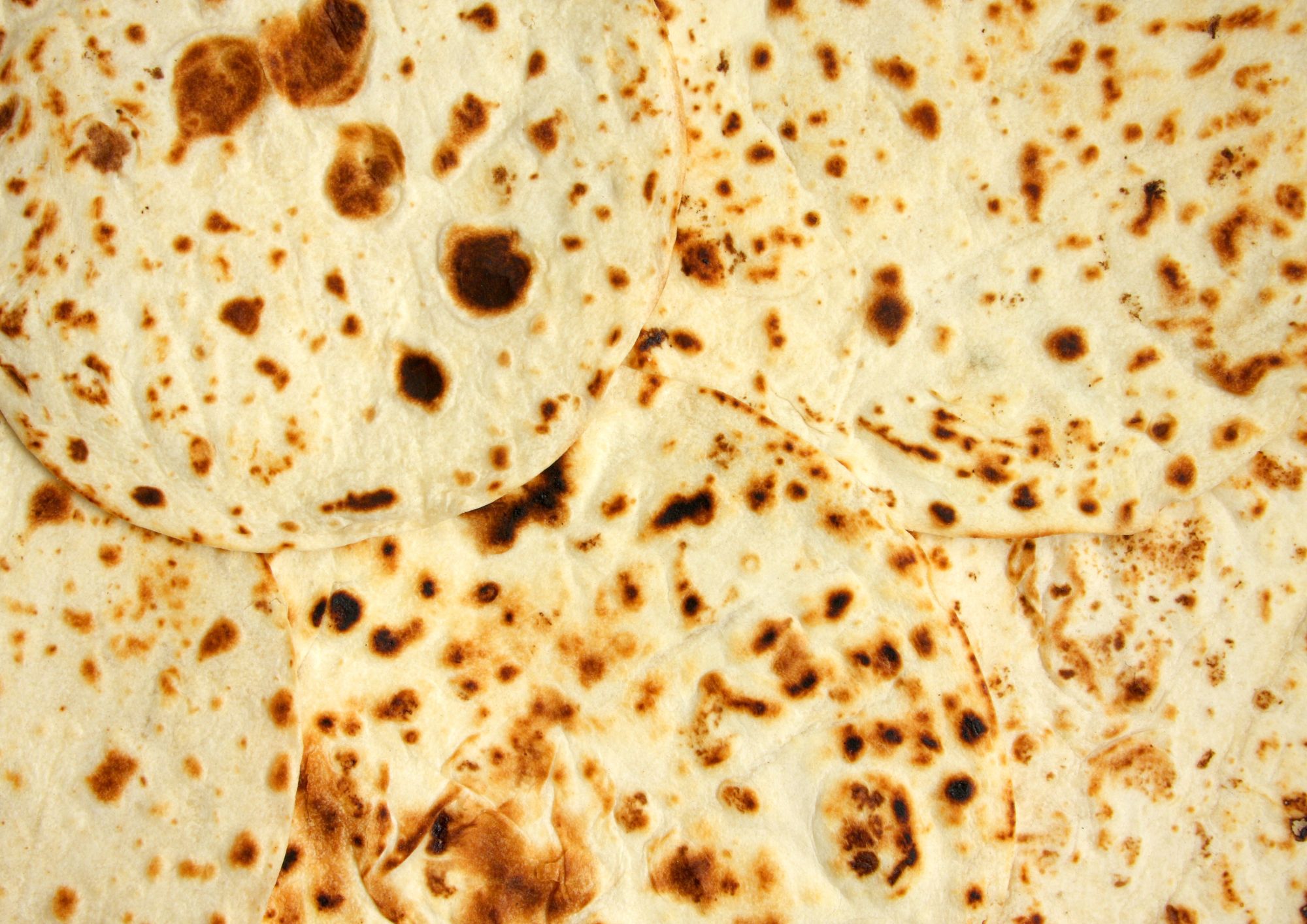 Piadina fatta in casa con tre ingredienti: ricetta semplice per una cena dell’ultimo minuto