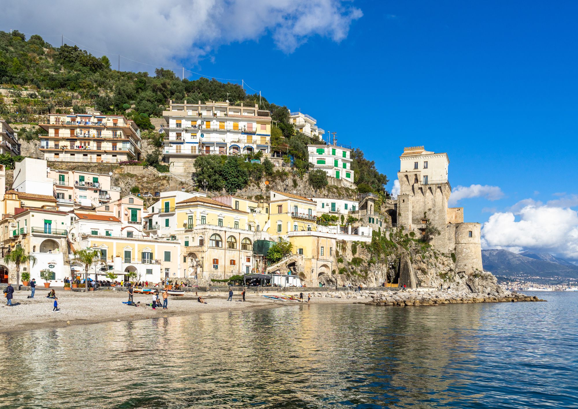 Cetara, tra mare e usanze antiche: la tradizione della colatura di alici