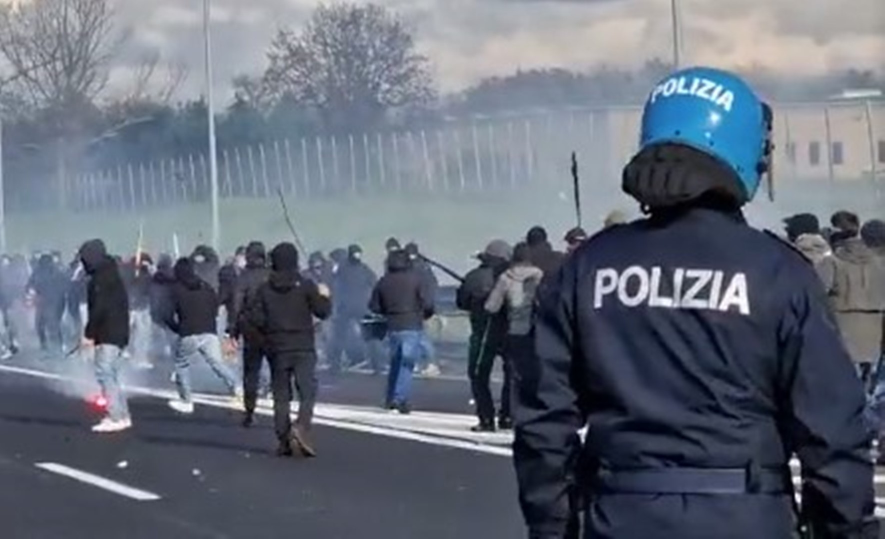 Tg1: «In provincia di Salerno tifosi violenti». Contestato il servizio: «Accostamento ingiusto»