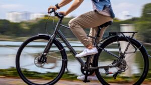 Con la bici elettrica si pedala? La risposta che molti cercano