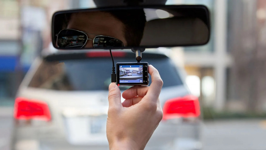 Attenzione all’uso delle tecnologie: la dashcam può creare problemi?