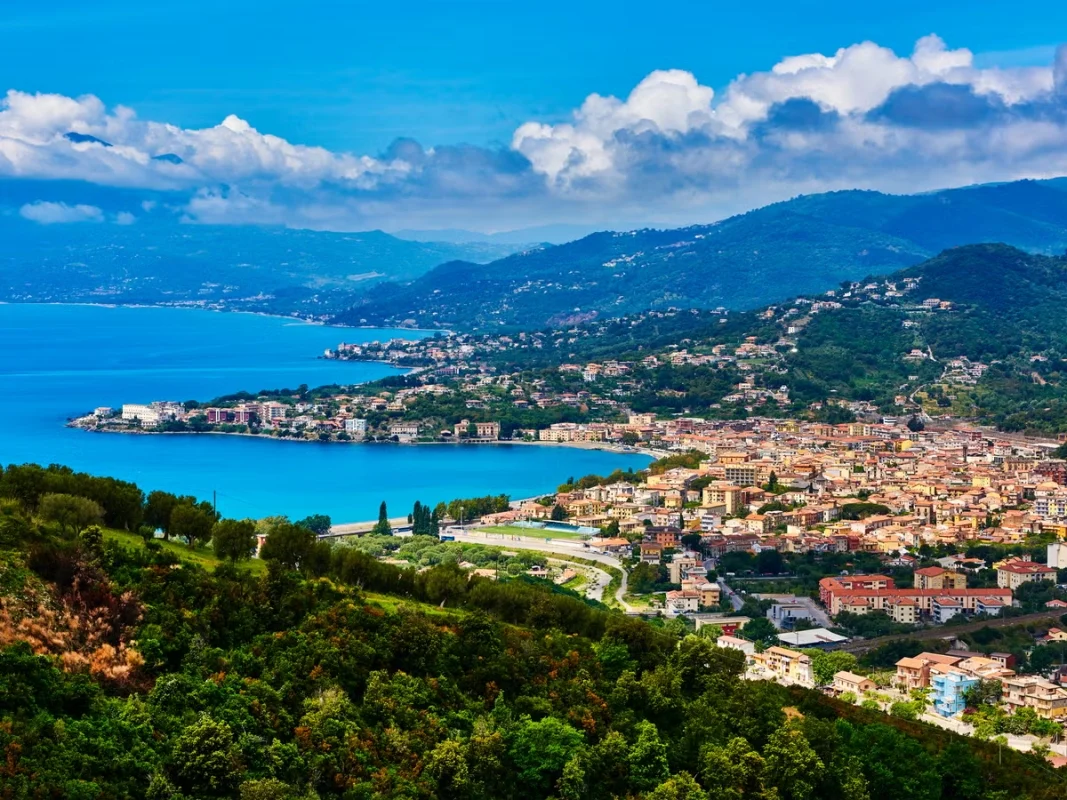 Disservizi Postamat nel Golfo di Policastro: Sapri chiede l’intervento di Agcom