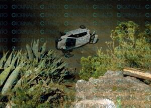 Auto precipita sulla spiaggia a Marina di Camerota: coppia salva per miracolo