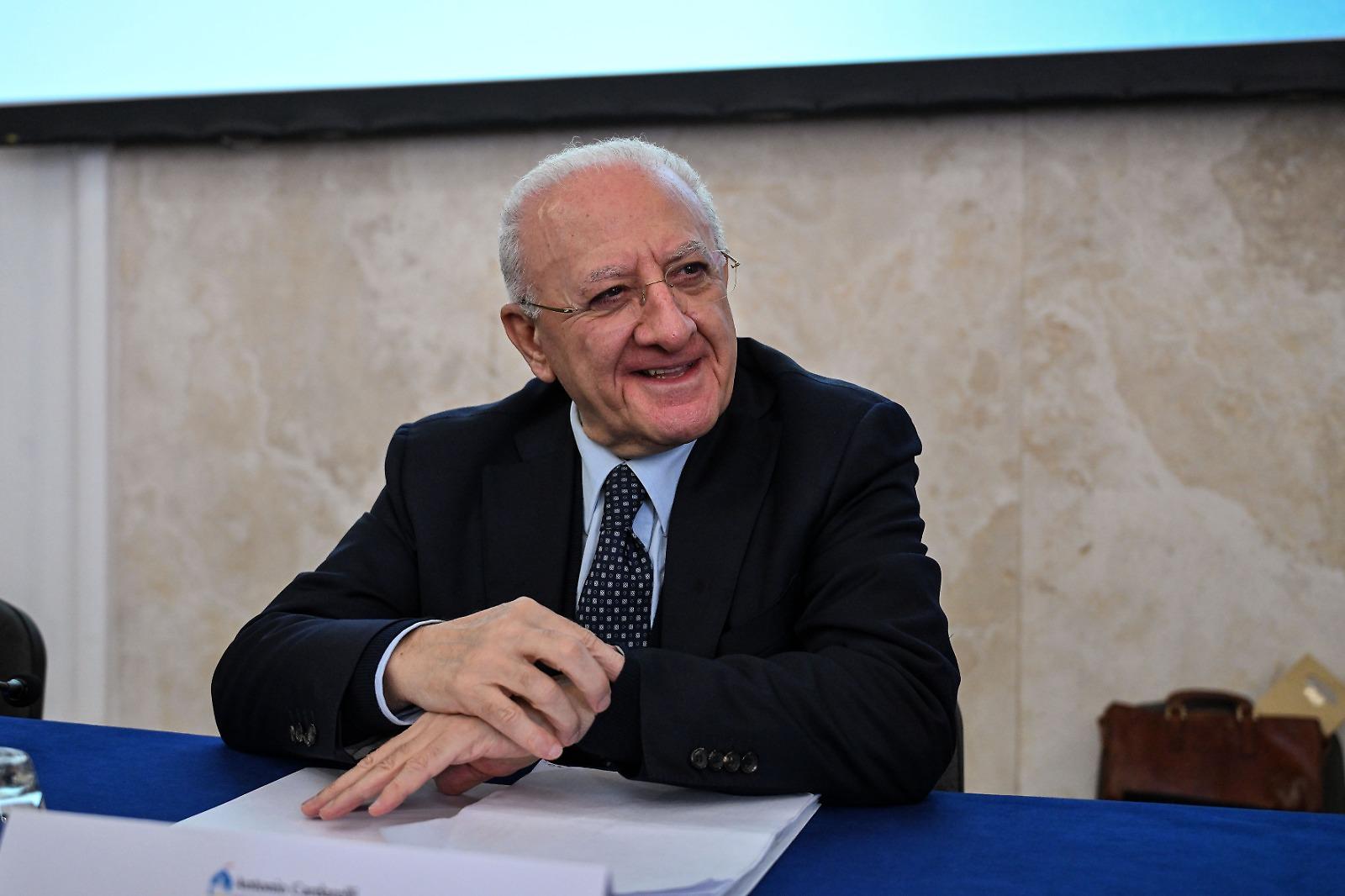 Enzo Napoli prepara le dimissioni, De Luca pronto a tornare sindaco di Salerno