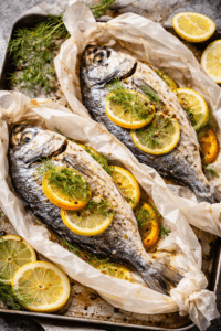 Un classico che profuma di Sud: Orata al cartoccio con agrumi e finocchietto