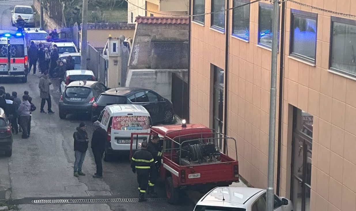 Centola, ritorno di fiamma dal camino: 70enne con ustioni sul 60% del corpo