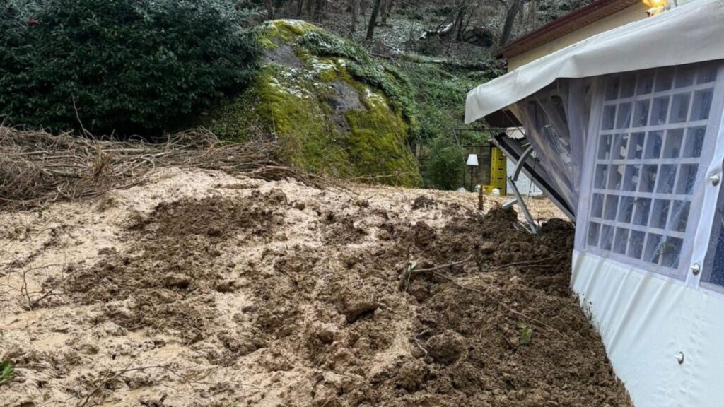 Frana di Novi Velia, il Tar bacchetta il comune e sospende la riapertura del ristorante: «Prima la sicurezza»