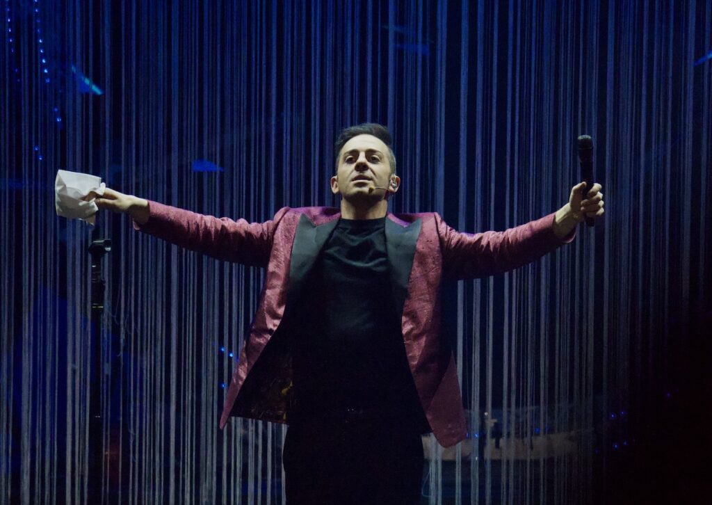 Francesco Cicchella è pronto a tornare sul palco con il suo nuovo spettacolo “Tante Belle Cose”
