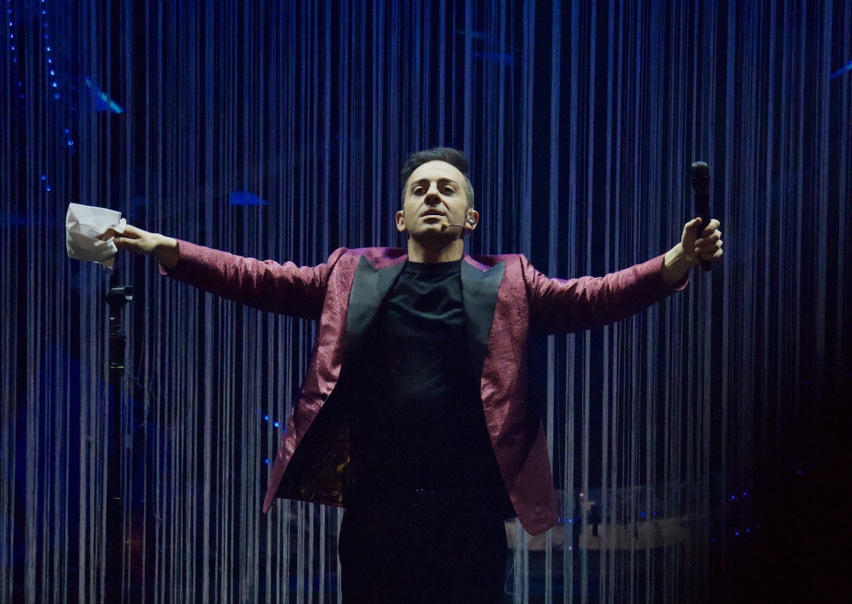 Francesco Cicchella è pronto a tornare sul palco con il suo nuovo spettacolo “Tante Belle Cose”