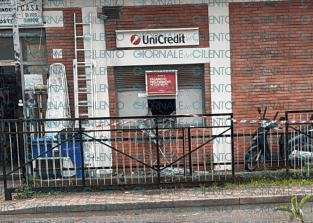 Assalto al bancomat Unicredit a Policastro Bussentino: esplosione nella notte, indagini in corso