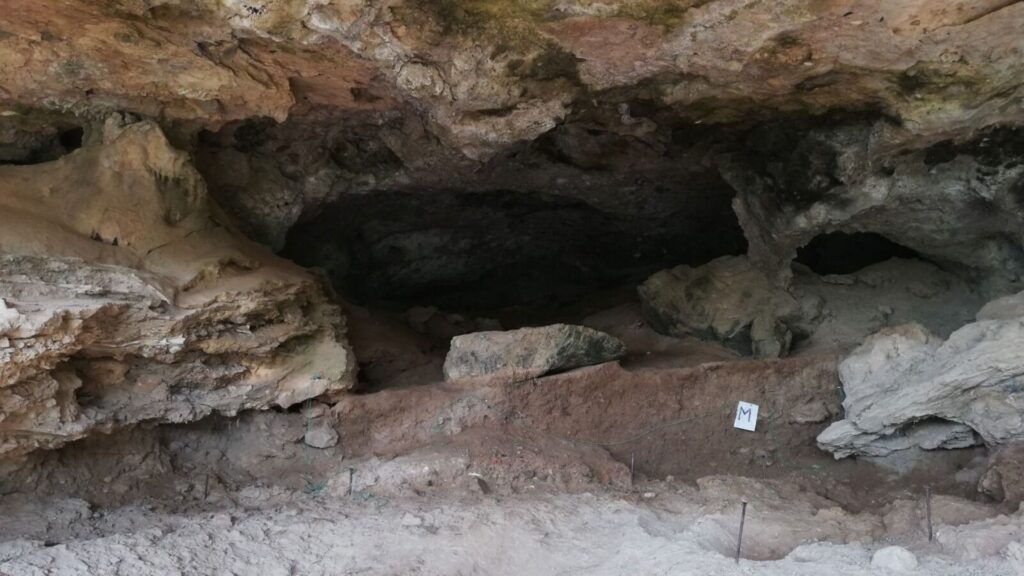 Grotta del Poggio, nuove prove sui Neanderthal nel Sud Italia: confermata una delle presenze più antiche
