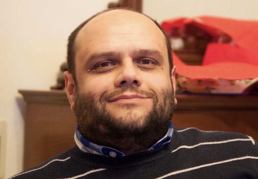 Il Cilento piange Maurizio Feola: Rodio si ferma per l’ultimo saluto