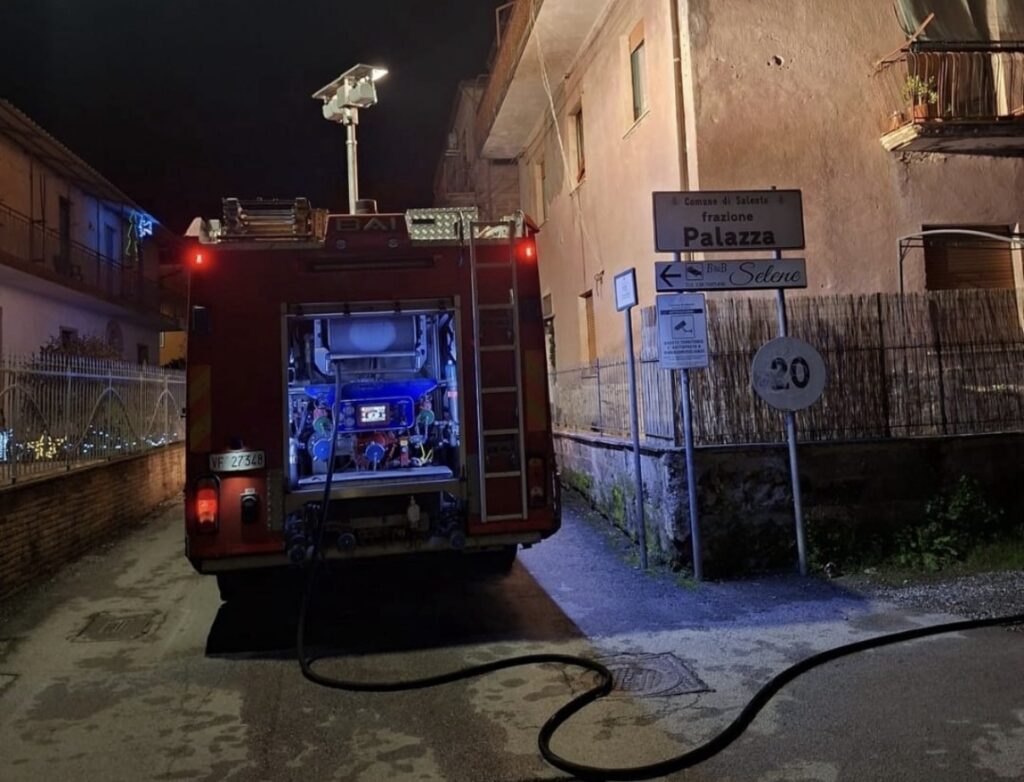 Incendio in un’abitazione a Salento: cucina distrutta dalle fiamme