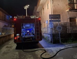 Incendio in un’abitazione a Salento: cucina distrutta dalle fiamme