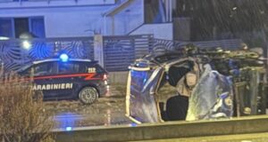 Auto si ribalta sulla SS19 a Sala Consilina, paura ma nessun ferito grave