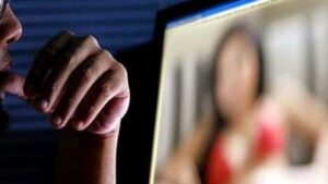 Revenge porn e minacce alla ex: 37enne ai domiciliari