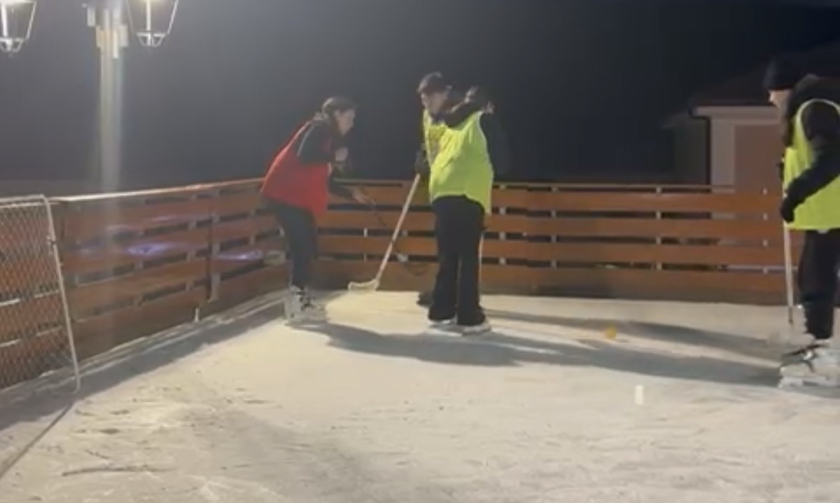 Nello spirito di Milano-Cortina 2026, gioia e sport sulla pista di ghiaccio di Sala Consilina