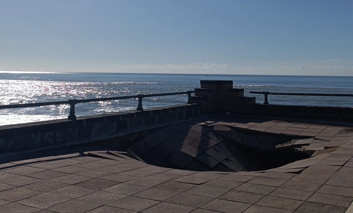 Salerno, nuovo crollo sul Lungomare Trieste: voragine nella zona orientale