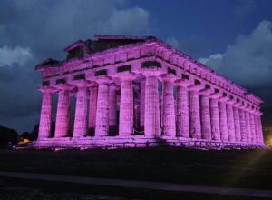 Il Tempio di Nettuno si tinge di rosa: Capaccio Paestum attende il Giro d’Italia