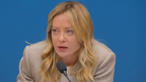 Reazione gelida della destra alla vittoria del No al Referendum: primo stop per il governo Meloni