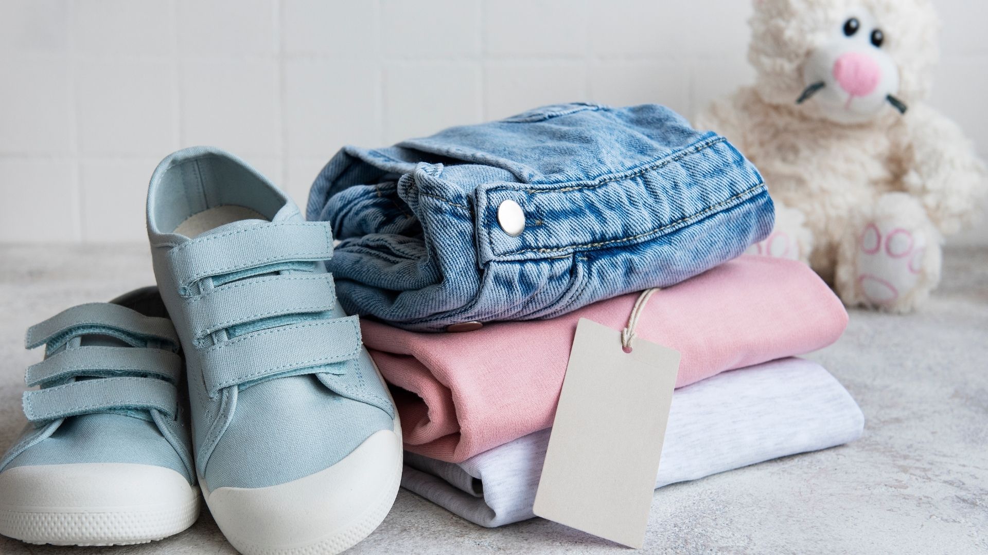 Abbigliamento kids: 102 milioni di vestiti scartati ogni anno, 37% mai indossati