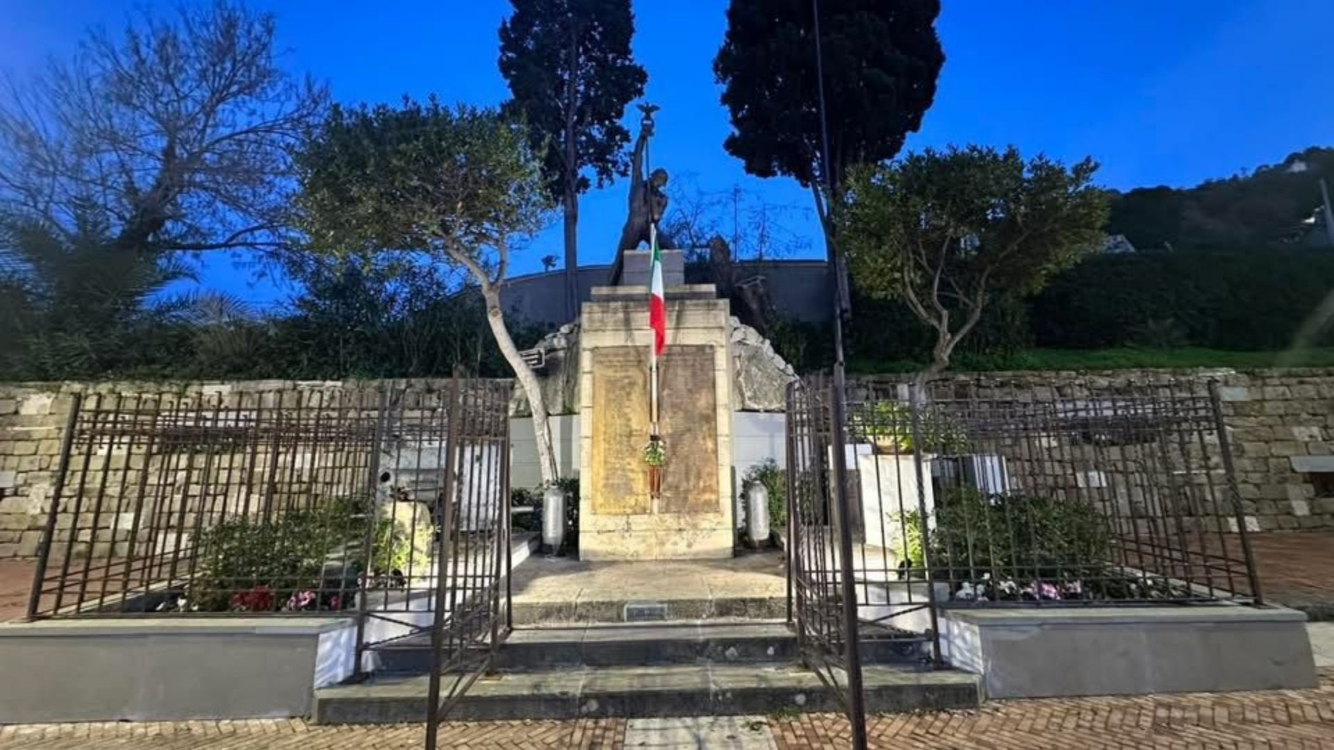 Castellabate, nuova luce per il Milite ignoto di piazza Lucia