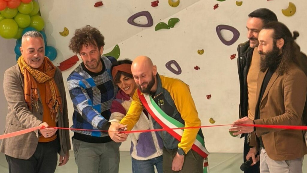A Buonabitacolo inaugurata la parete di arrampicata