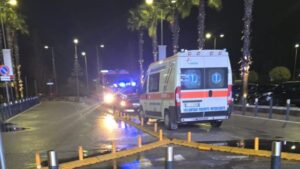 Pontecagnano, sei giovani soccorsi al centro commerciale Maximall: sospetta intossicazione