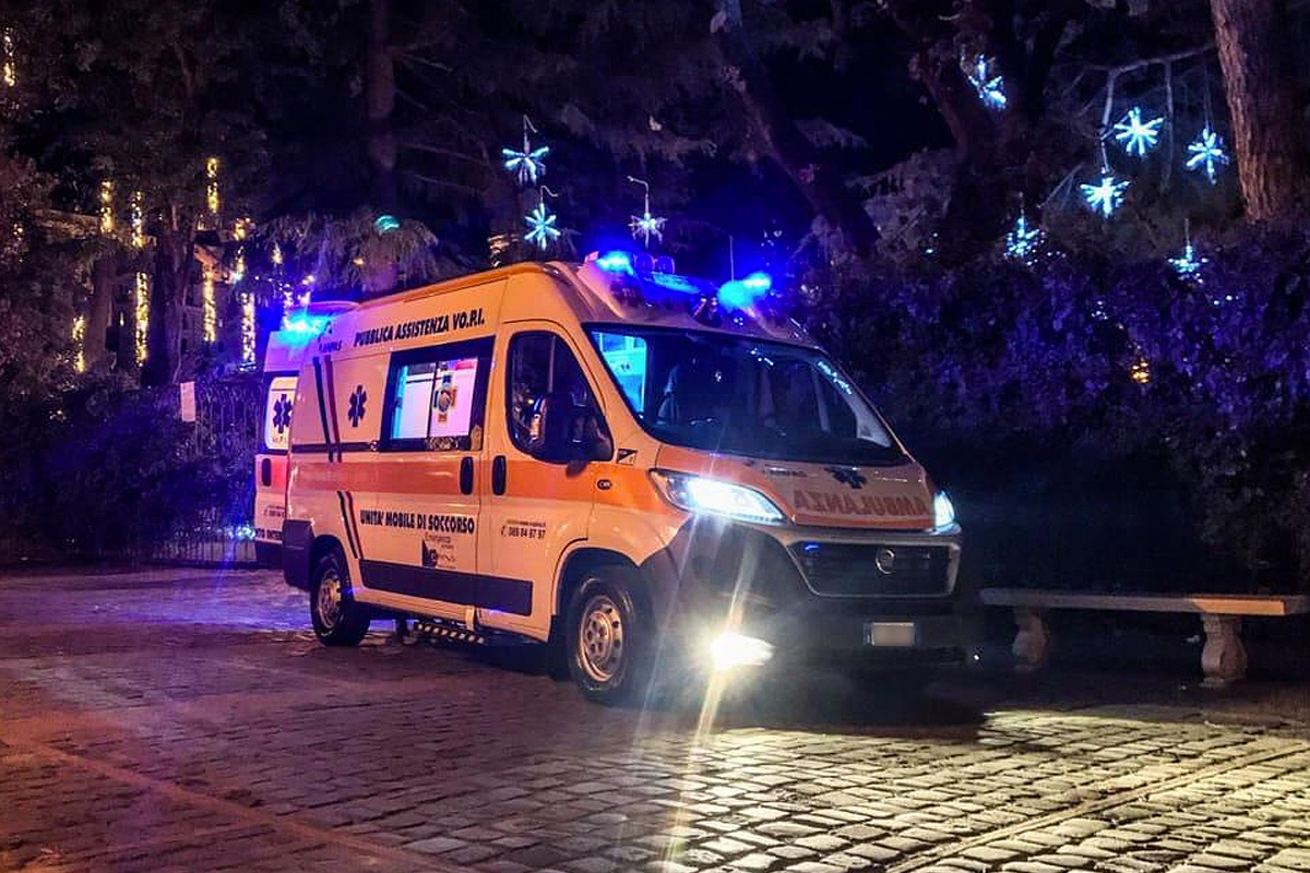 Pontecagnano Faiano, incidente stradale nella notte: un 21enne finisce in ospedale