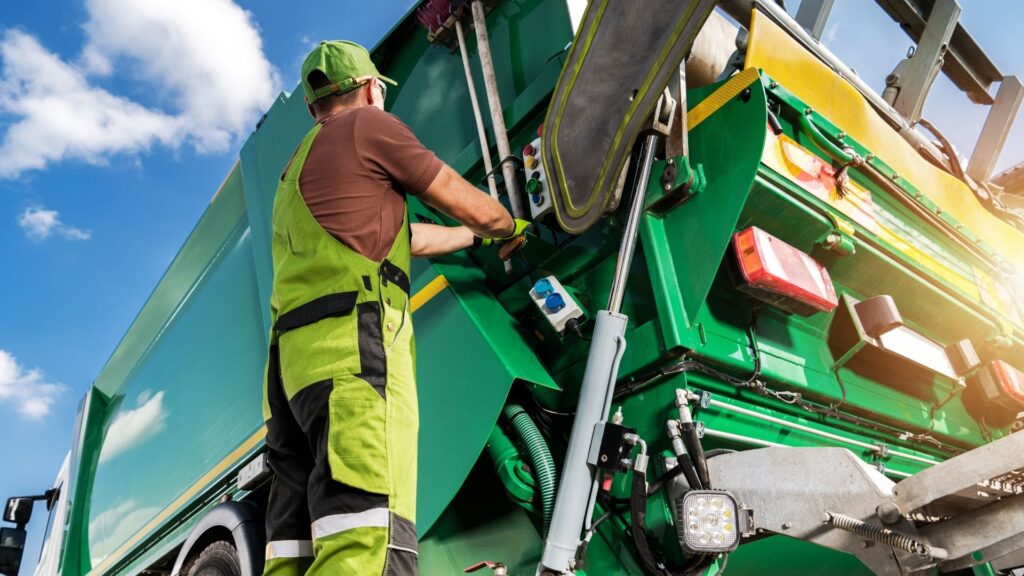 Tracciabilità dei rifiuti, meno obblighi per imprese e professionisti: cosa prevede la legge