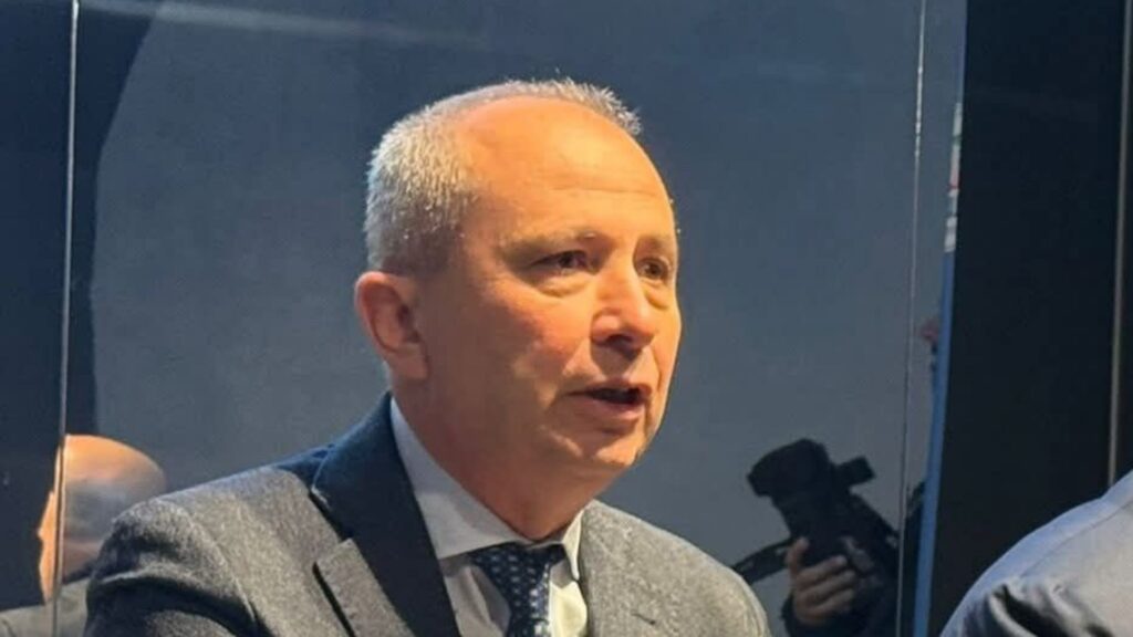 Dimissioni del sindaco di Salerno, Celano presenta un esposto al Prefetto