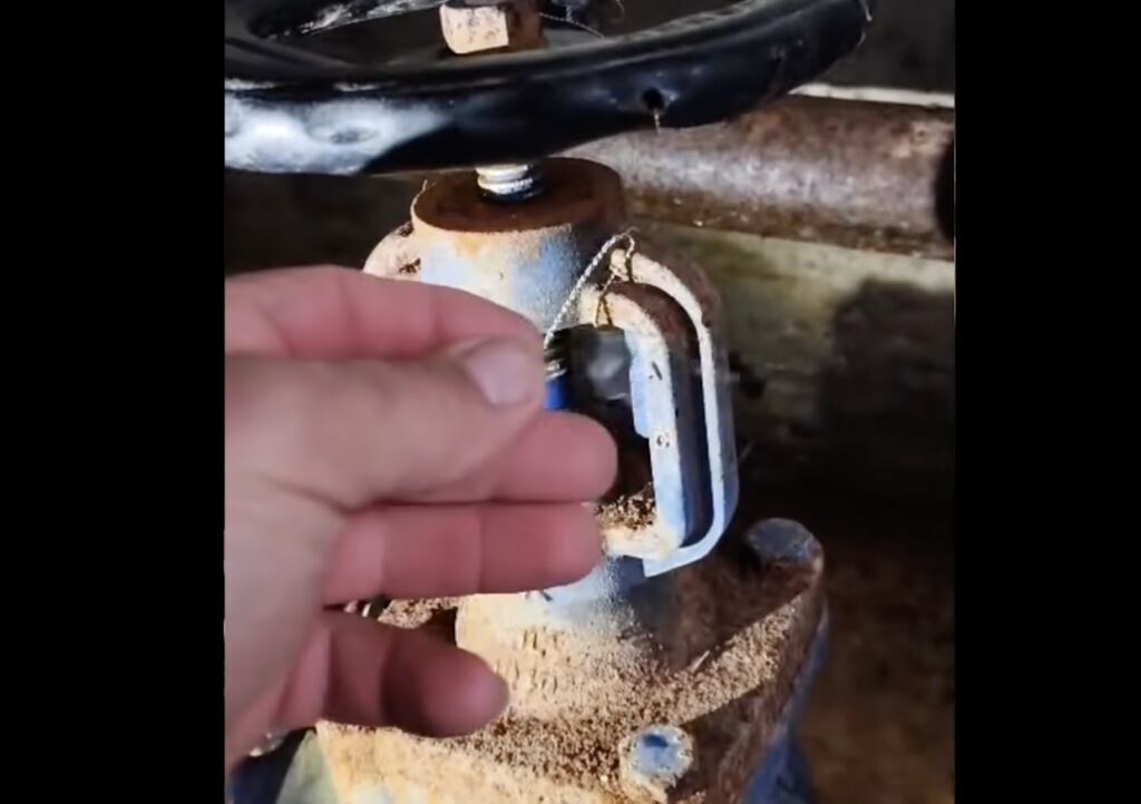 Roscigno senz’acqua, manomesso il serbatoio: il sindaco Palmieri denuncia: «Atto gravissimo»