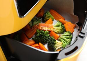 Cinque ricette con la friggitrice ad aria che non ti aspetti (e che puoi fare tutti i giorni)