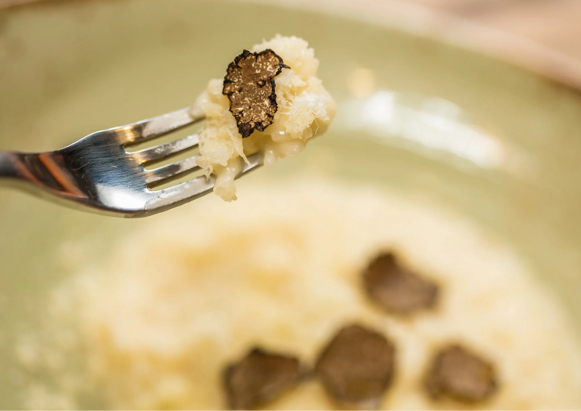 Il profumo della terra e il carattere del Sud: il risotto al tartufo con Nocciola di Giffoni