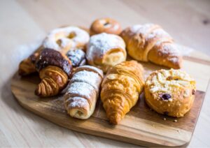 Cornetti fatti in casa: il profumo della colazione che conquista tutti