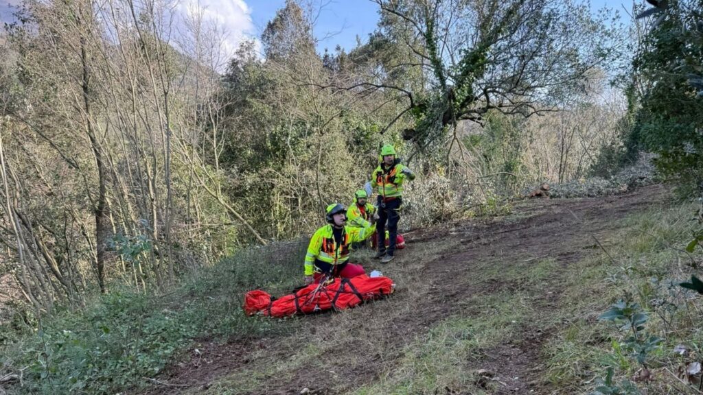 Eboli, incidente in area impervia: 51enne soccorso con l’elicottero