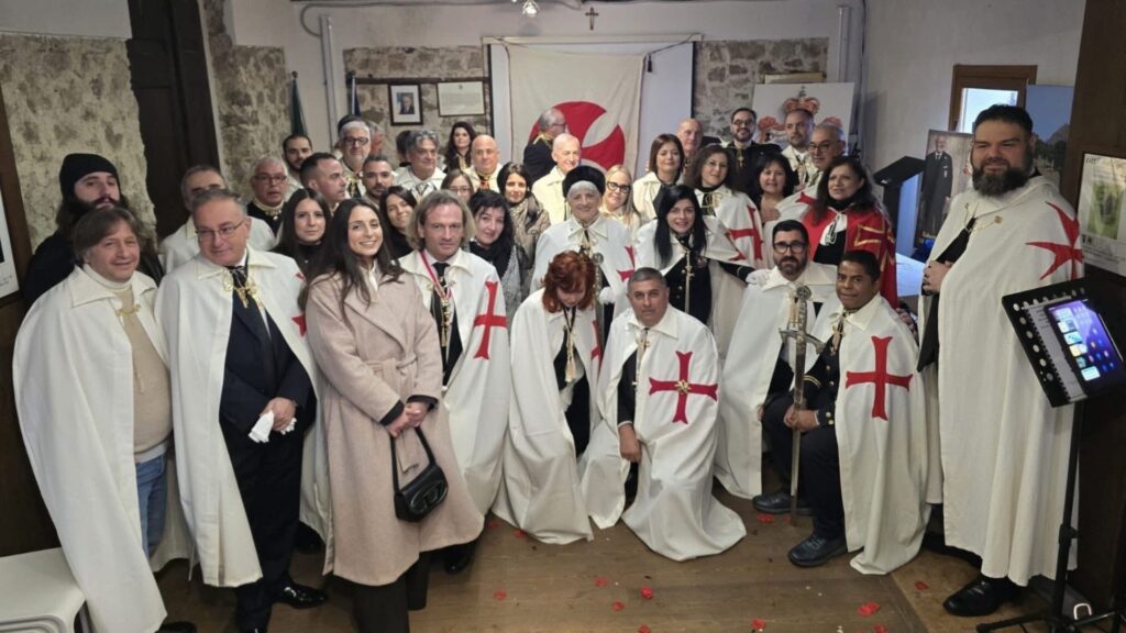 “Due roghi, una stessa trama”: Templari, memoria e investitura