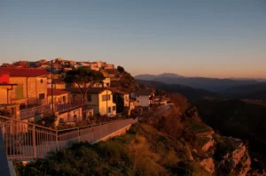 Trentinara, abusi edilizi in via Torri: il Comune ordina la demolizione